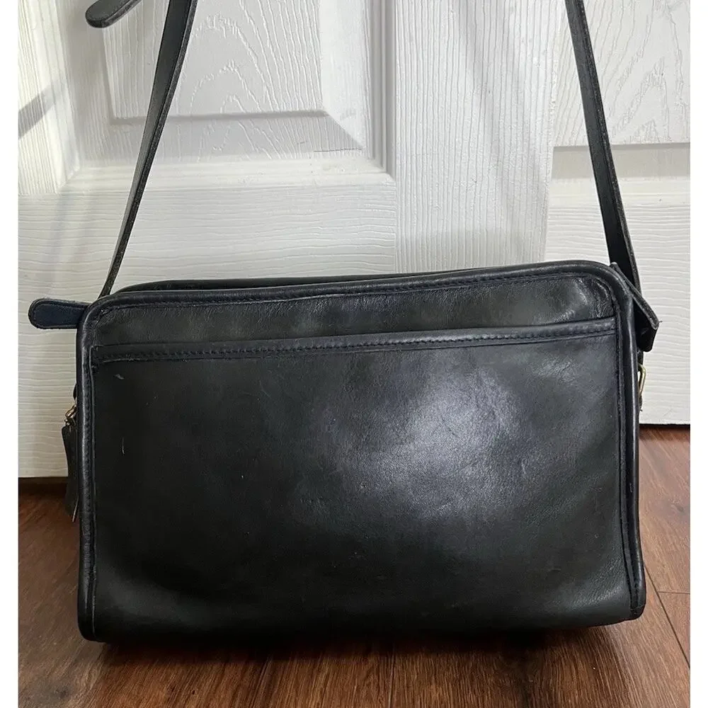 COACH Vintage 80’s Navy Leather 9820 Swagger Purse Bag Crossbody Made USA - Picture 9 of 12